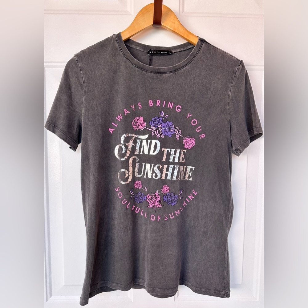 NWT Mohito Grey T-shirt with Roses Size XS